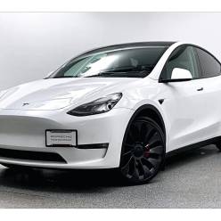 2023 Tesla Model Y Performance / One Owner / Local 