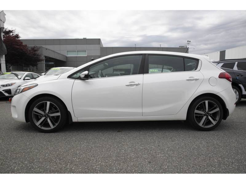 2017 Kia Forte5 EX Luxury! Hatchback! Low km! Roof! Leather!