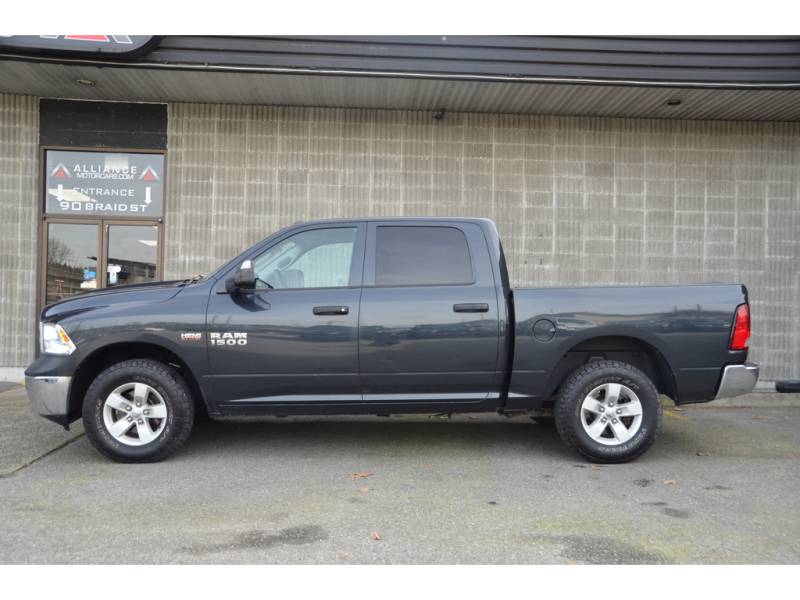 2017 Ram 1500 4WD Crew Cab 140.5  ST