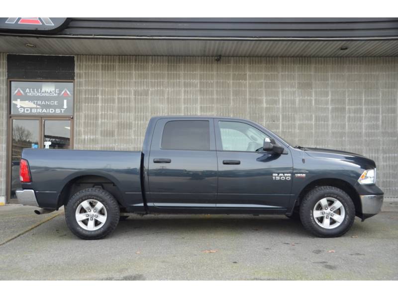 2017 Ram 1500 4WD Crew Cab 140.5  ST