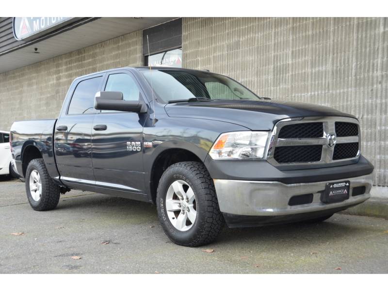 2017 Ram 1500 4WD Crew Cab 140.5  ST