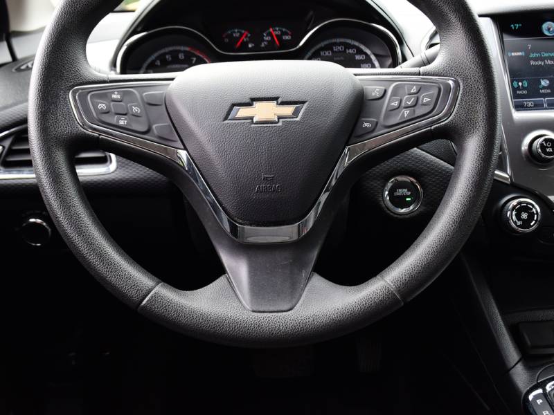 2018 Chevrolet Cruze LT - Heated Seats, Sunroof, Power Drivers Seat