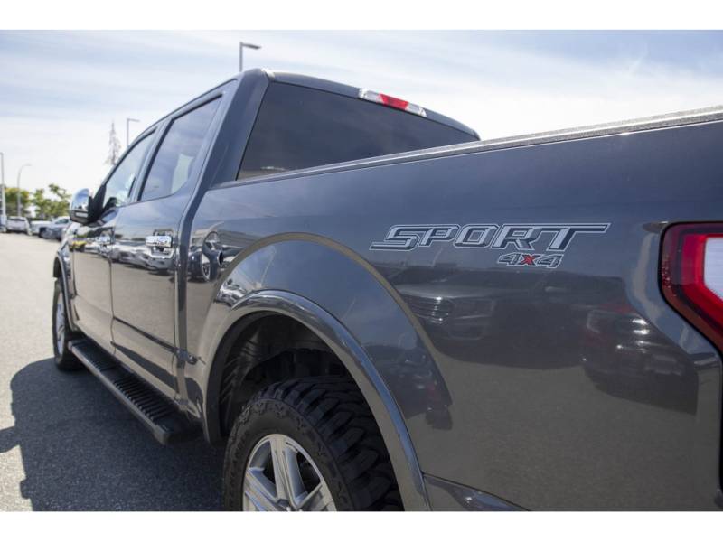 2019 Ford F-150 XLT Crew Cab! 4x4! All Terrain tires! Nav! AC!