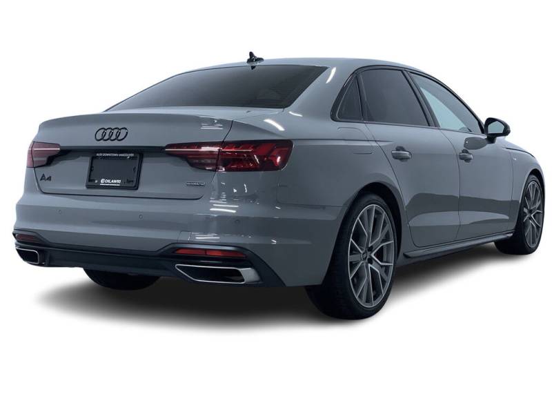 2022 Audi A4 quattro S-Line Black!