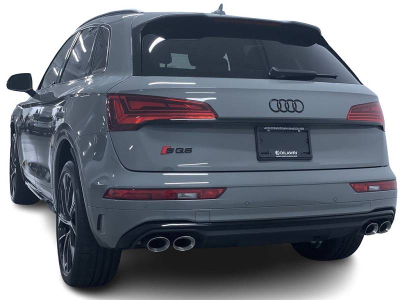 2022 Audi SQ5 quattro Black Optics