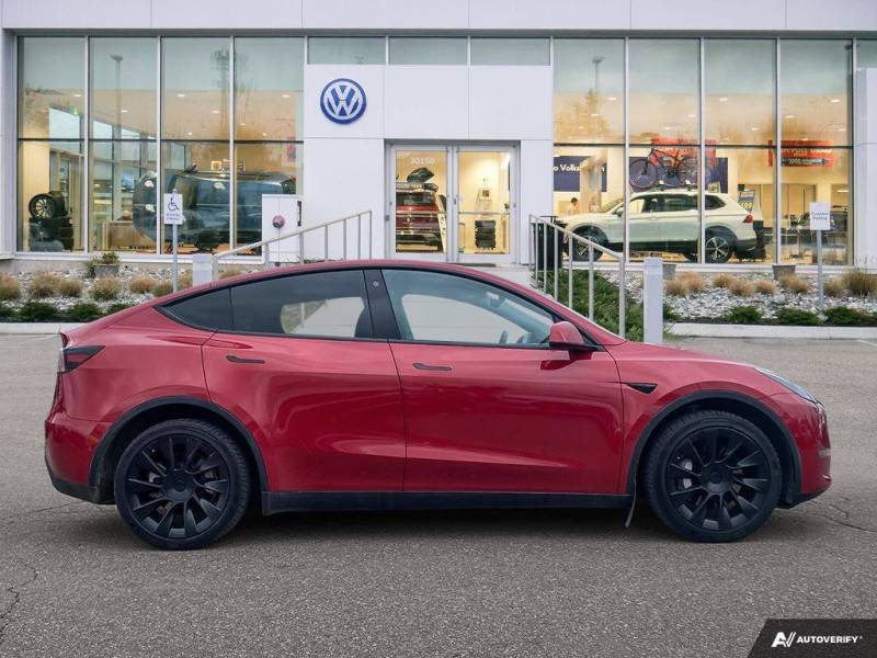 2022 Tesla Model Y Long Range AWD | Sunroof | Navigation | Premium Au