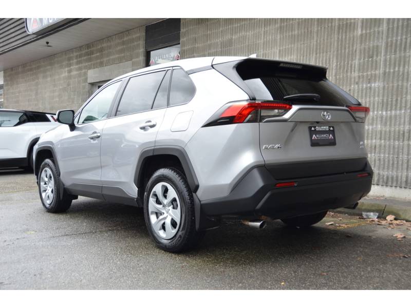 2022 Toyota RAV4 LE AWD