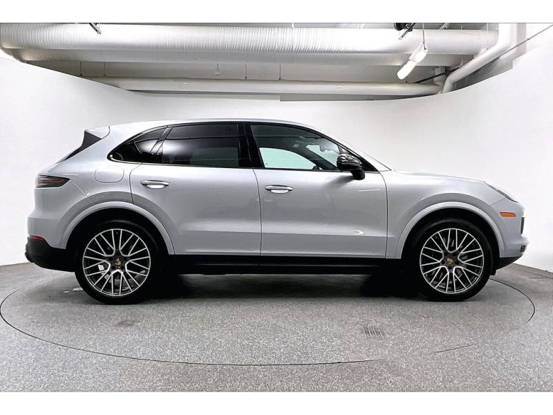 2023 Porsche Cayenne / Certified / No Claim / Local