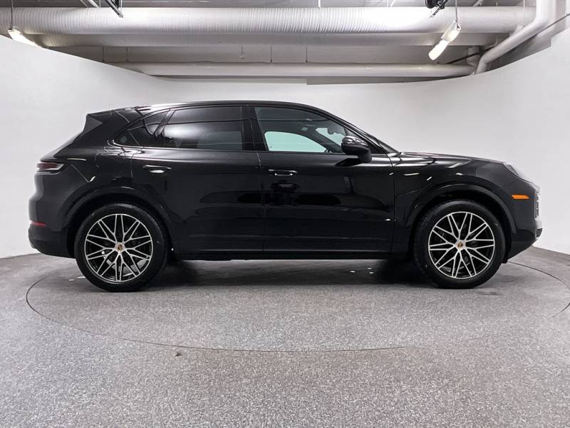 2024 Porsche Cayenne Certified / Winter Wheel Set / Premium Pkg