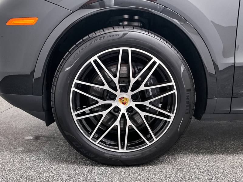 2024 Porsche Cayenne Certified / Winter Wheel Set / Premium Pkg