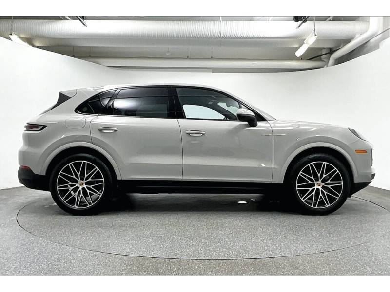 2024 Porsche Cayenne Certified / Winter Wheel Set / Premium Pkg