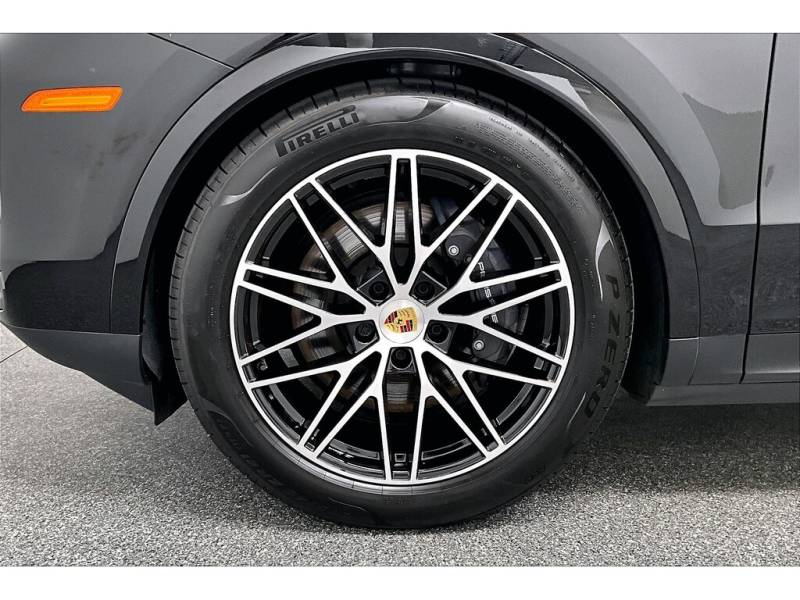 2024 Porsche Cayenne Certified / Winter Wheel Set / Premium Pkg