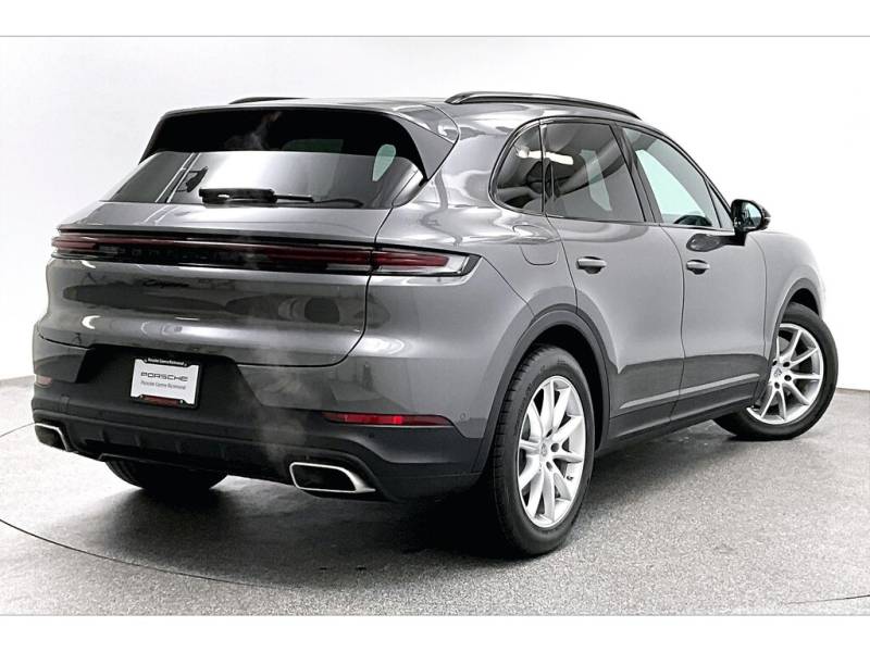 2024 Porsche Cayenne /Executive Demo/ Rear Axle Steering