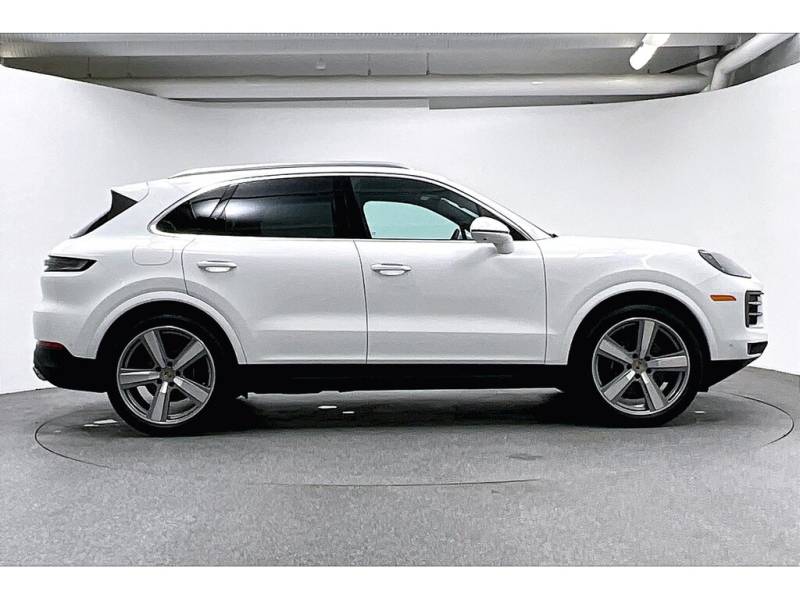 2024 Porsche Cayenne Certified Pre-owned / AWD / Premium Pkg+