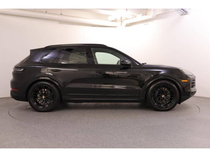 2024 Porsche Cayenne / Certified / Premium Pkg / Sport Chrono Pkg