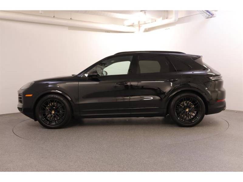 2024 Porsche Cayenne / Certified / Premium Pkg / Sport Chrono Pkg