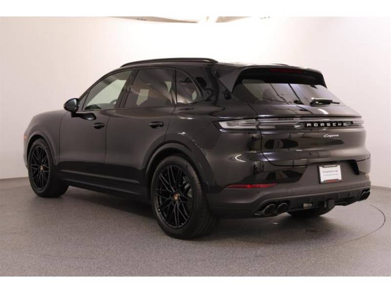 2024 Porsche Cayenne / Certified / Premium Pkg / Sport Chrono Pkg