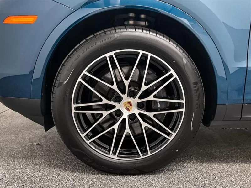 2024 Porsche Cayenne / Certified / Winter Wheel Set Incl'd