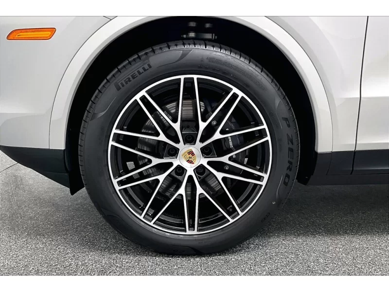 2024 Porsche Cayenne Certified / Winter Wheel Set / Premium Pkg