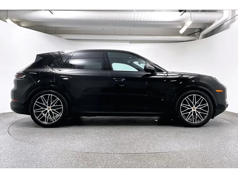 2024 Porsche Cayenne Certified / Winter Wheel Set / Premium Pkg