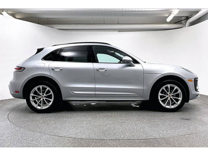 2024 Porsche Macan Certified Pre-owned / AWD / Premium Plus Package