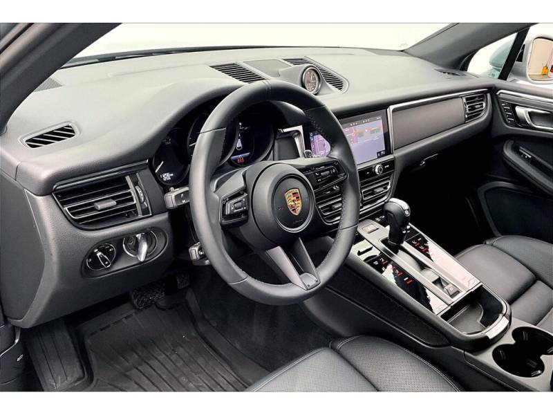 2024 Porsche Macan Certified Pre-owned / AWD / Premium Plus Package